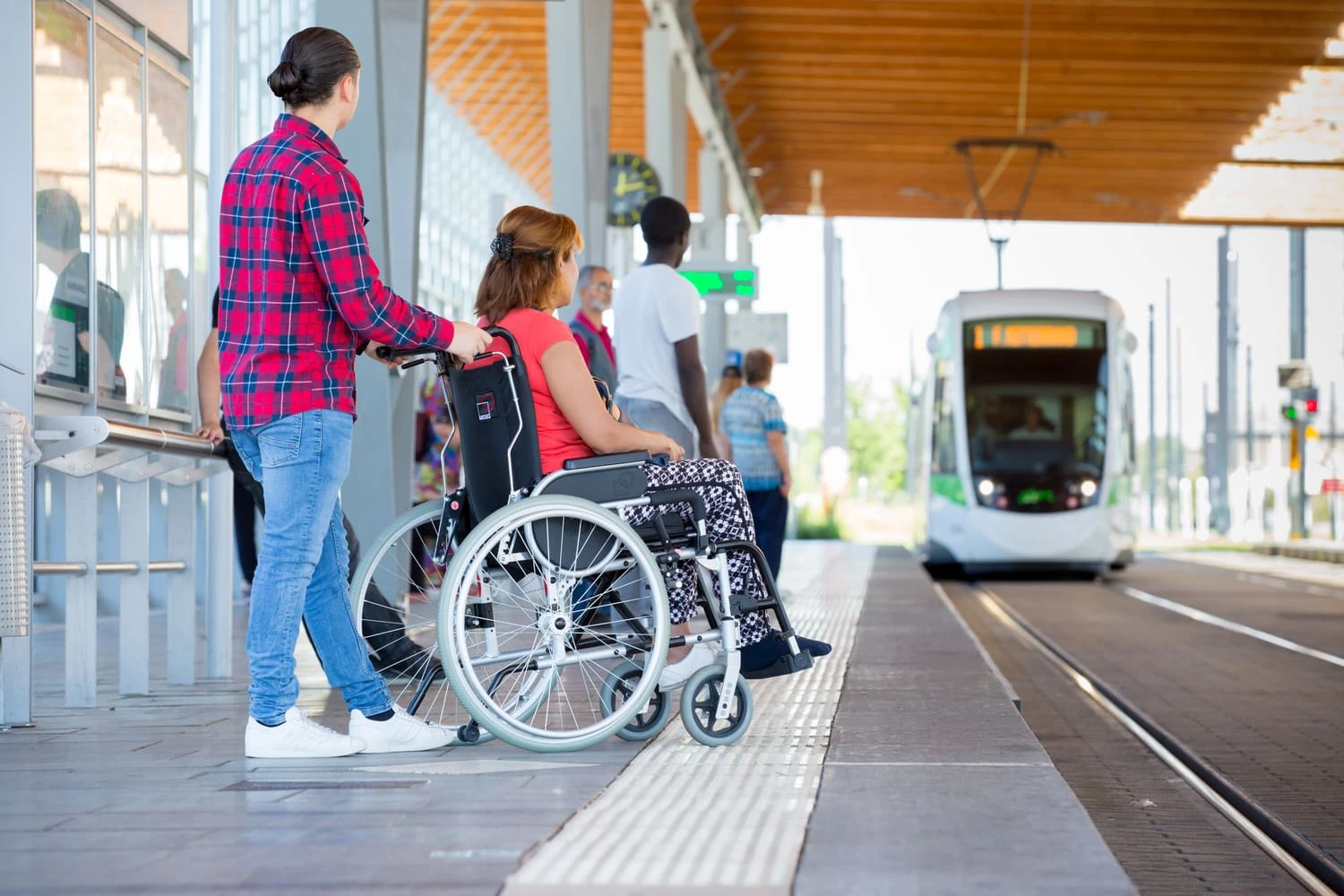 Accessibilité transports publics - vélo-poussette-valise (1) (1) (1).webp
